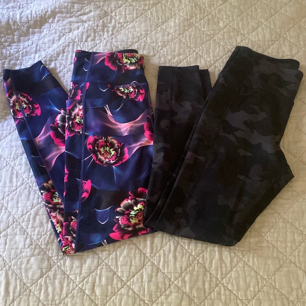 NWOT 2 pairs of size medium workout leggings